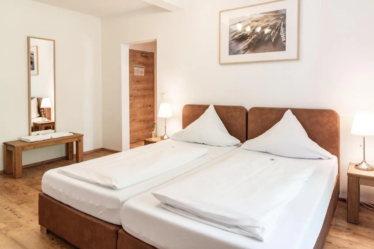 Brauereigasthof Stanglbraeu Hausen  Guest house Hausen (Kelheim)
